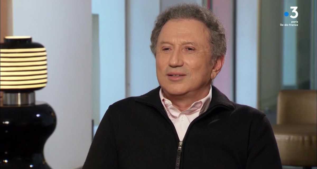 Vivement dimanche : violente chute pour Michel Drucker sur France 3 Vivement dimanche : violente chute pour Michel Drucker sur France 3