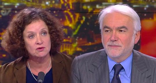 Elisabeth Lévy ouvertement moquée par Pascal Praud sur CNews Elisabeth Lévy ouvertement moquée par Pascal Praud sur CNews